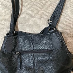 Medium sized Black Leather Sak bag